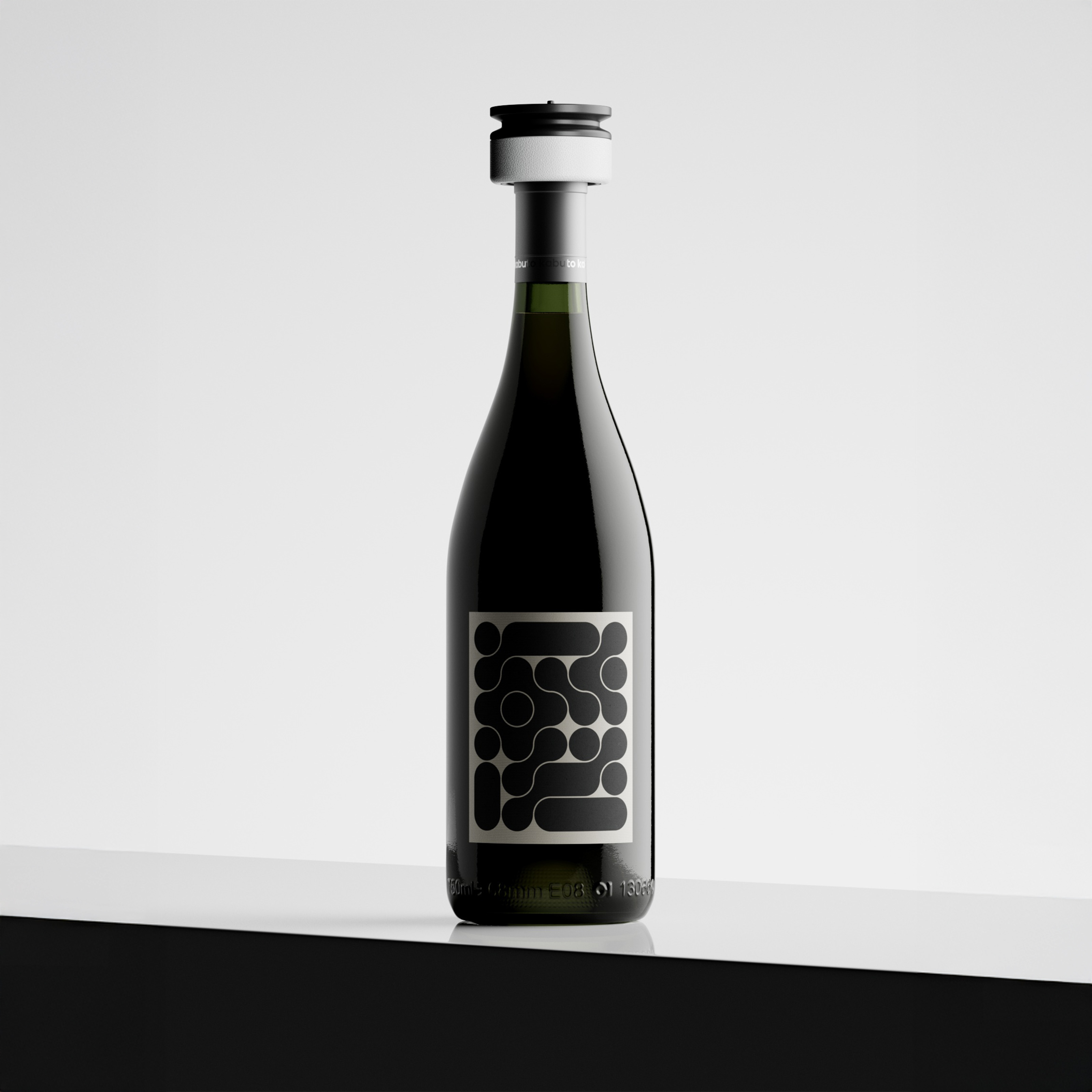 Wine bottle fitted with a Kabuto reusable preservation stopper